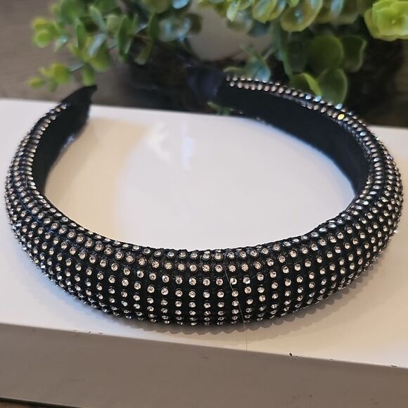 Elegant Black and Silver Studded Headband - Picture 4 of 4